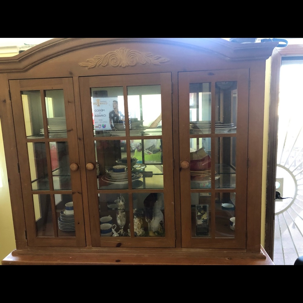 Pine Broyhill Fontana China Cabinet - Picture 2 of 4
